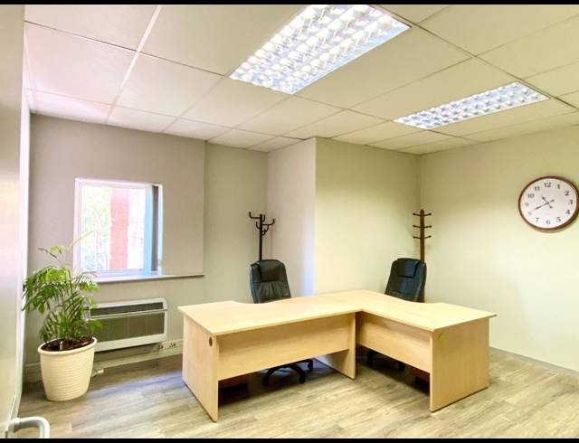 33M² OFFICE TO LET IN FOURWAYS